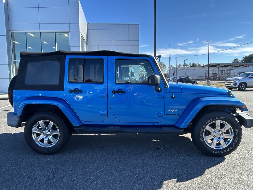 2016 Jeep Wrangler Unlimited Sahara photo 2