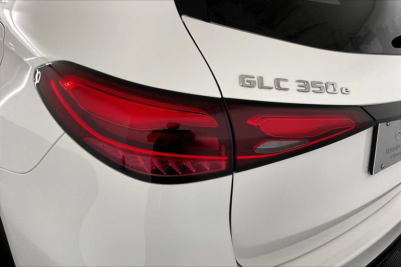 2025 Mercedes Benz GLC 350e 4MATIC photo 3