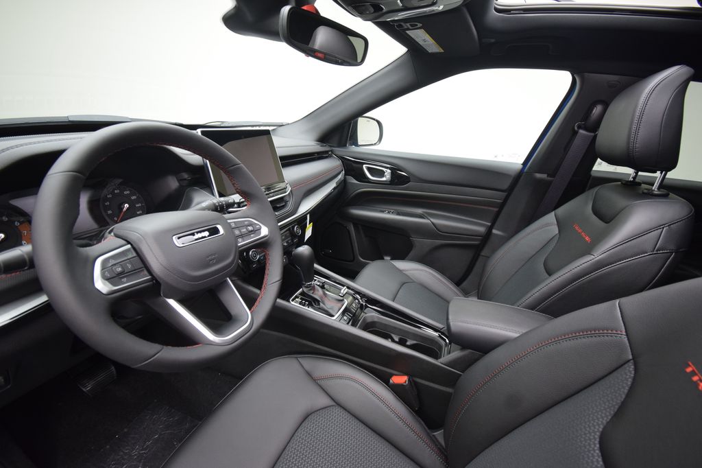 2025 Jeep Compass Trailhawk photo 27
