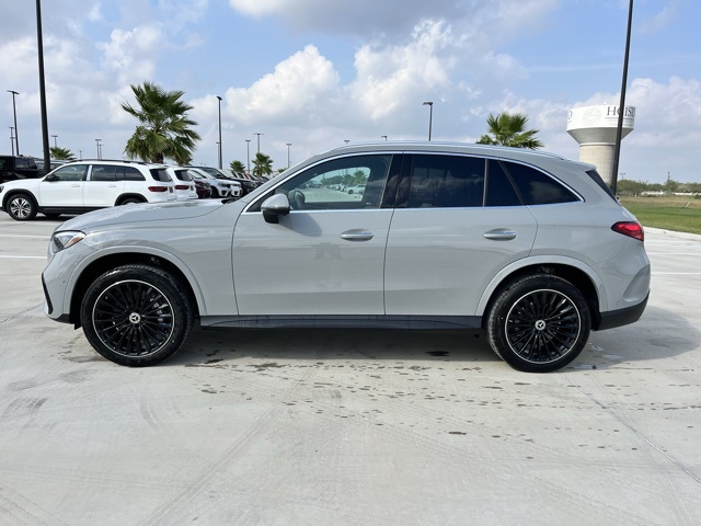 2026 Mercedes Benz GLC 300 photo 4