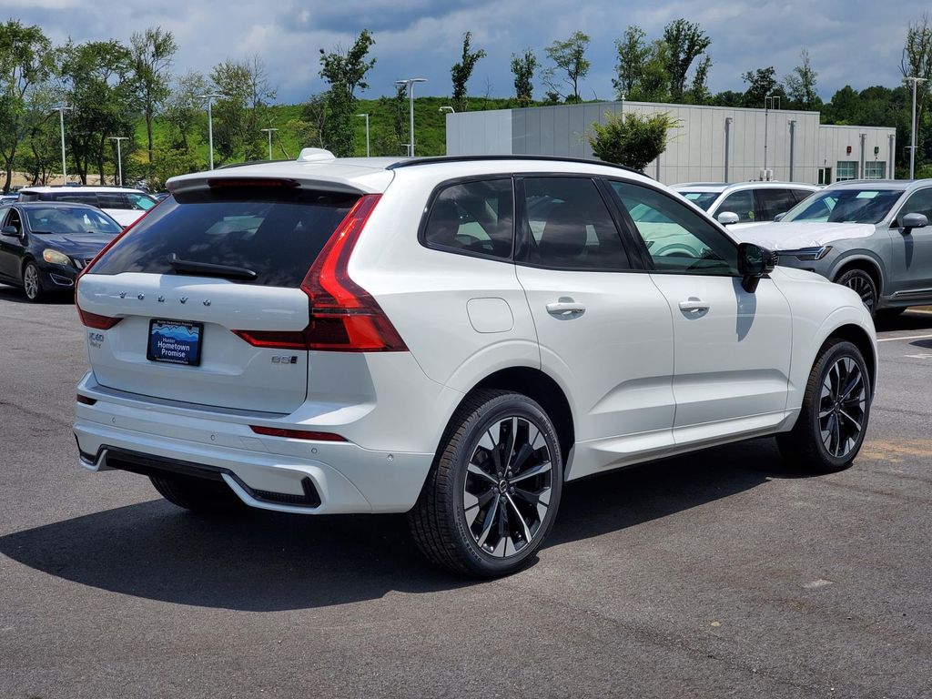 2026 Volvo XC60 B5 Plus photo 24