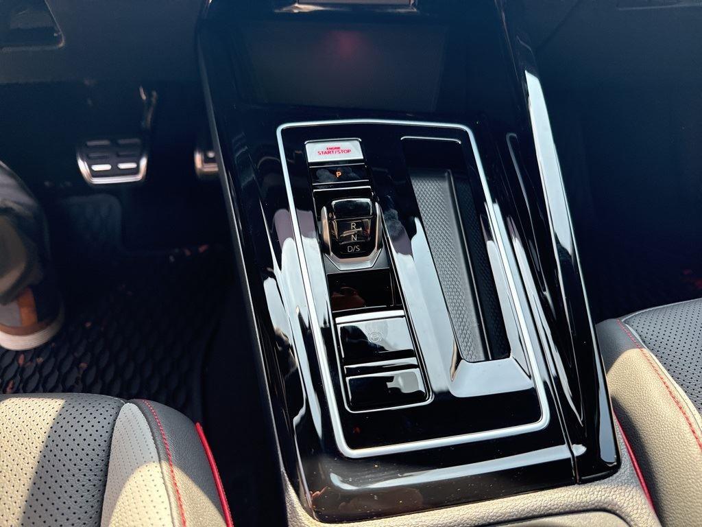 2025 Volkswagen Golf GTI SE photo 17