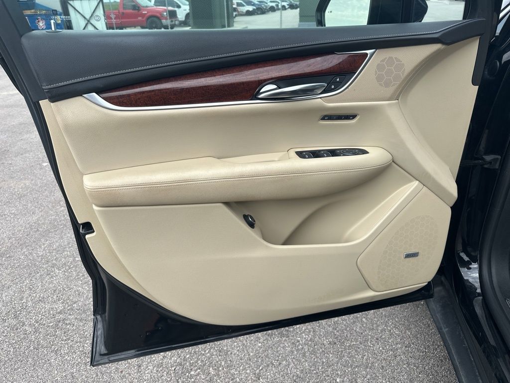 2017 Cadillac XT5 Luxury photo 9