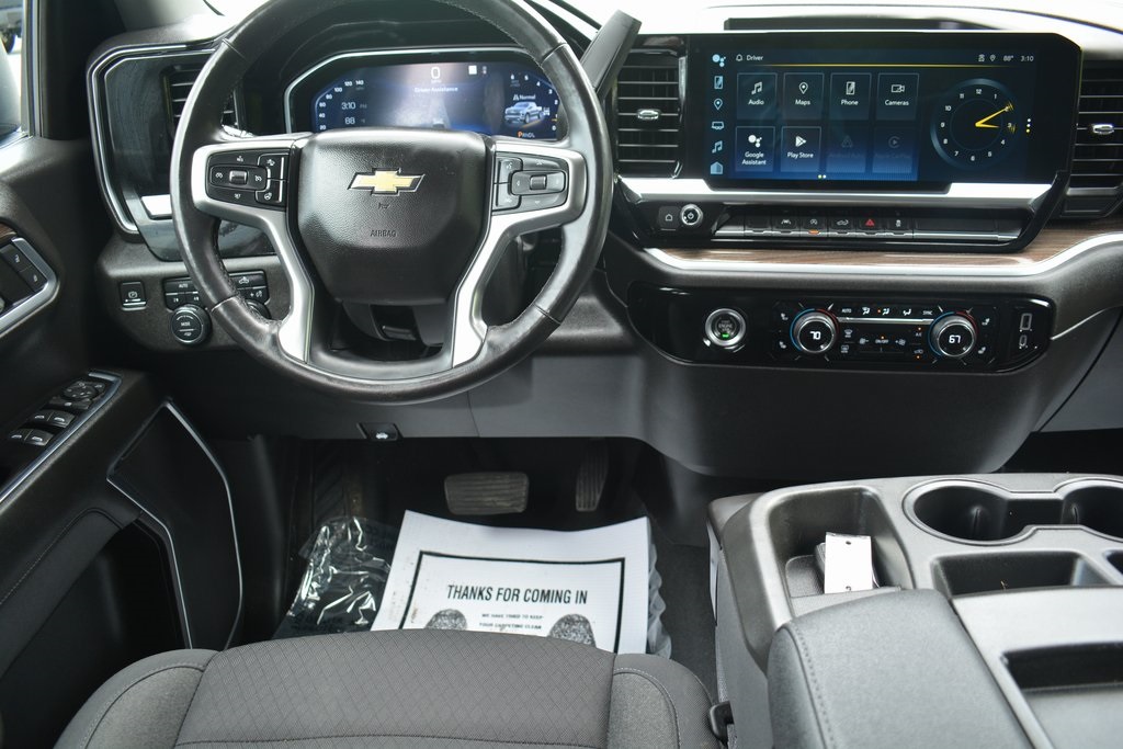 2022 Chevrolet Silverado 1500 LT photo 2