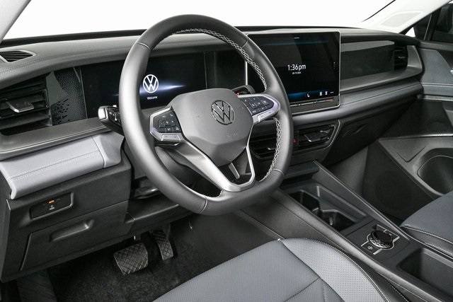 2025 Volkswagen Tiguan SE photo 3