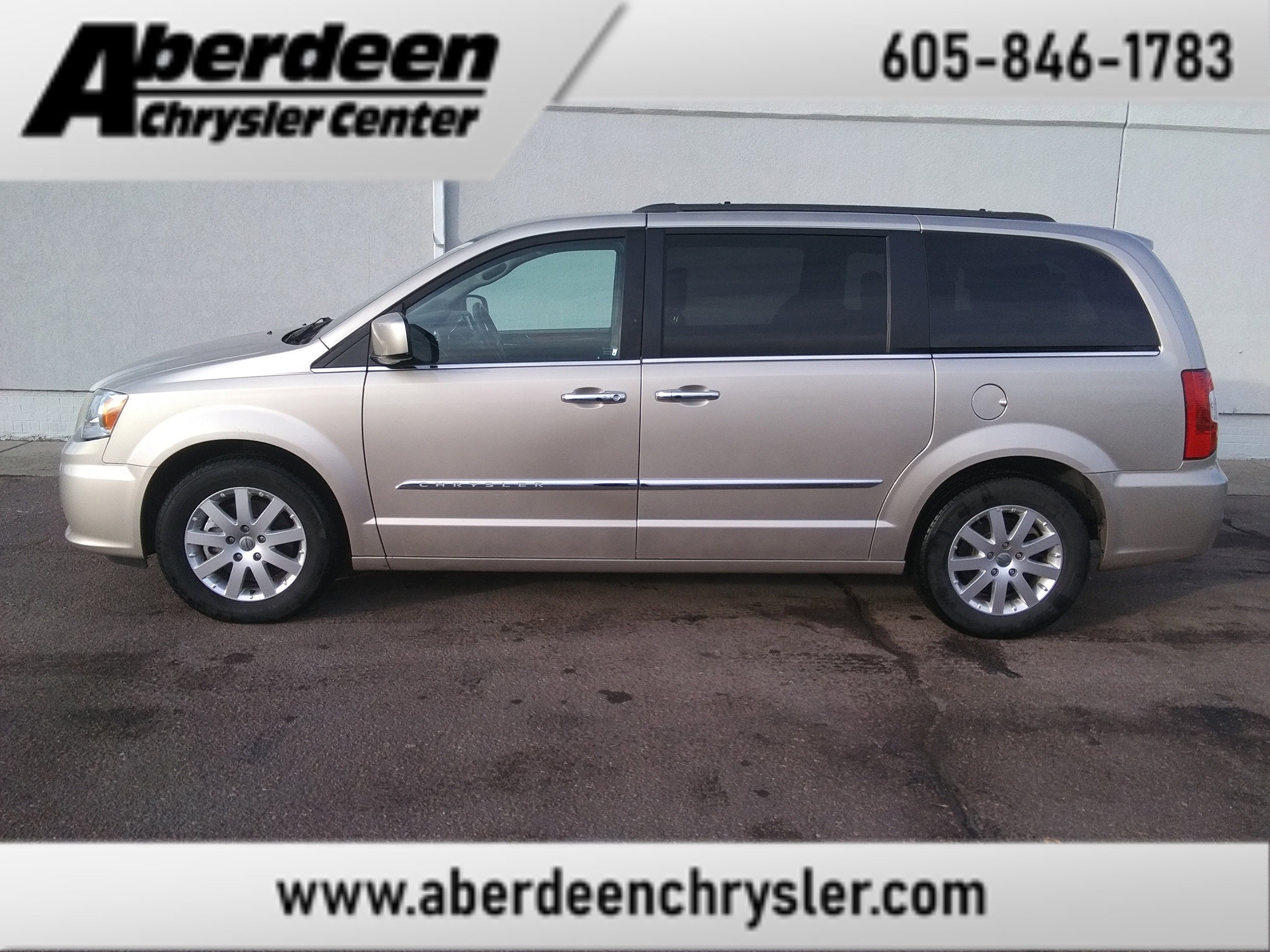 2015 Chrysler Town & Country Touring's photo