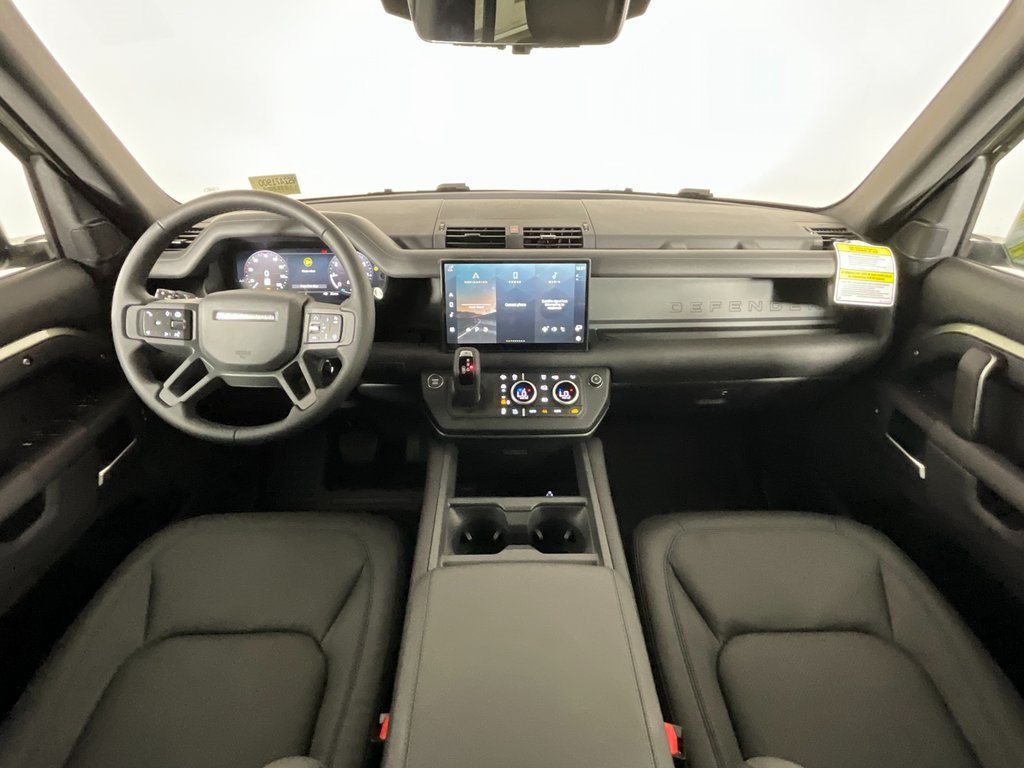 2025 Land Rover Defender 110 X-Dynamic SE photo 4