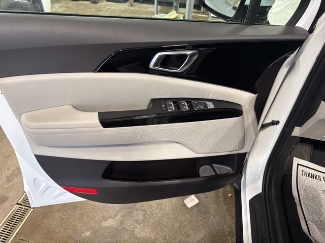 2024 Kia Carnival EX photo 2