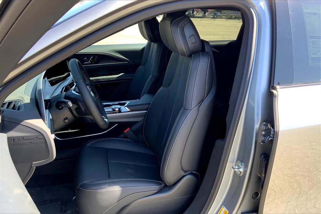 2025 Cadillac Lyriq Luxury photo 12