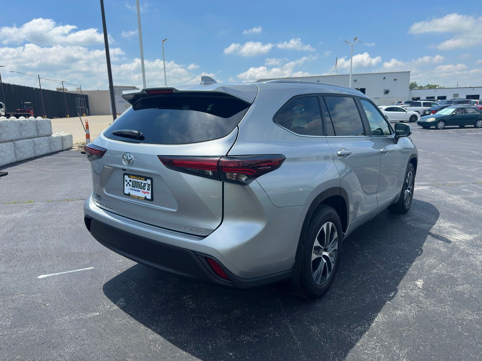 2024 Toyota Highlander XLE photo 6