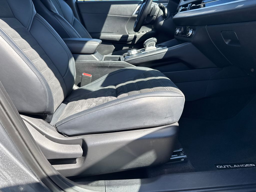 2024 Mitsubishi Outlander SE photo 13