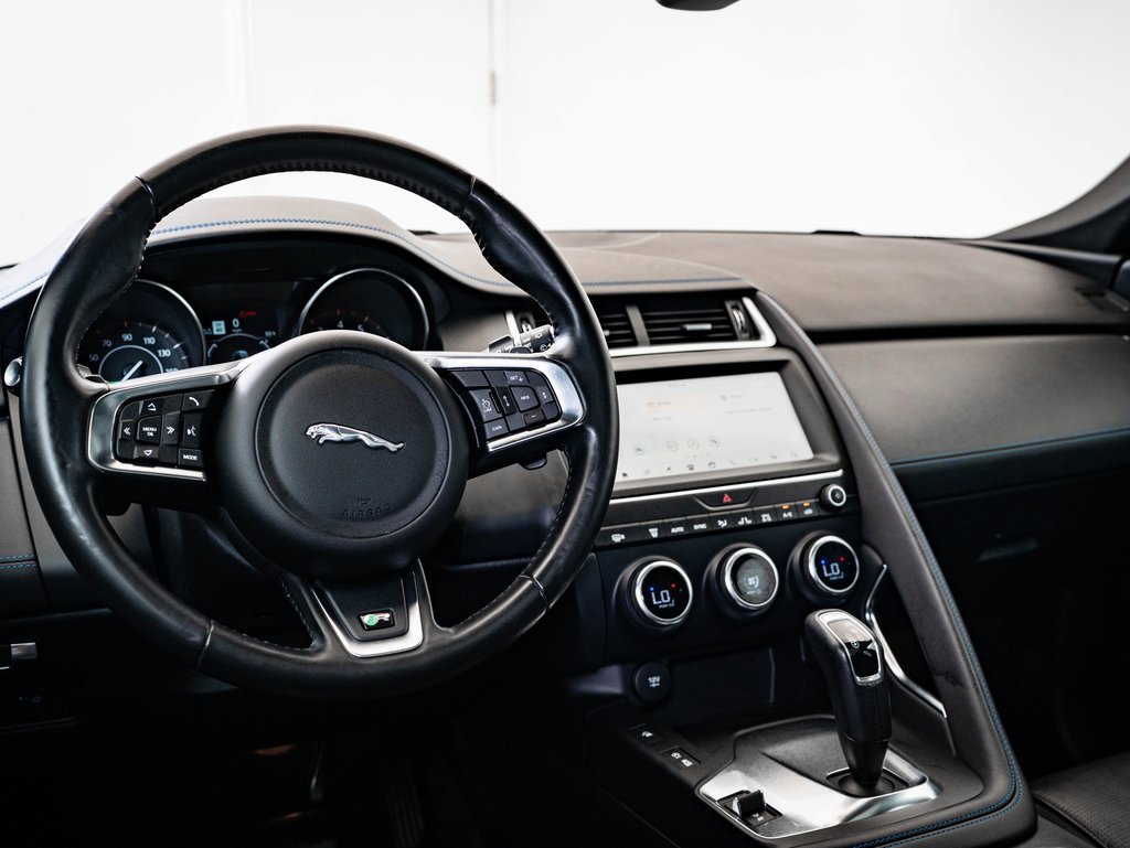 2019 Jaguar E-PACE R-Dynamic SE photo 4