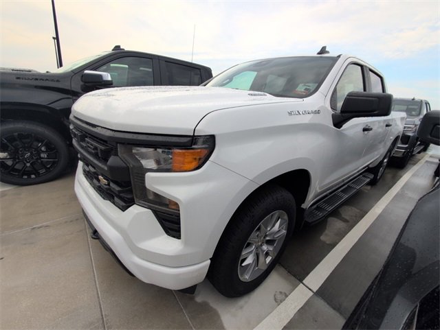 2026 Chevrolet Silverado 1500 Custom photo 3