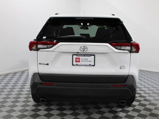 2025 Toyota RAV4 Hybrid XLE photo 3