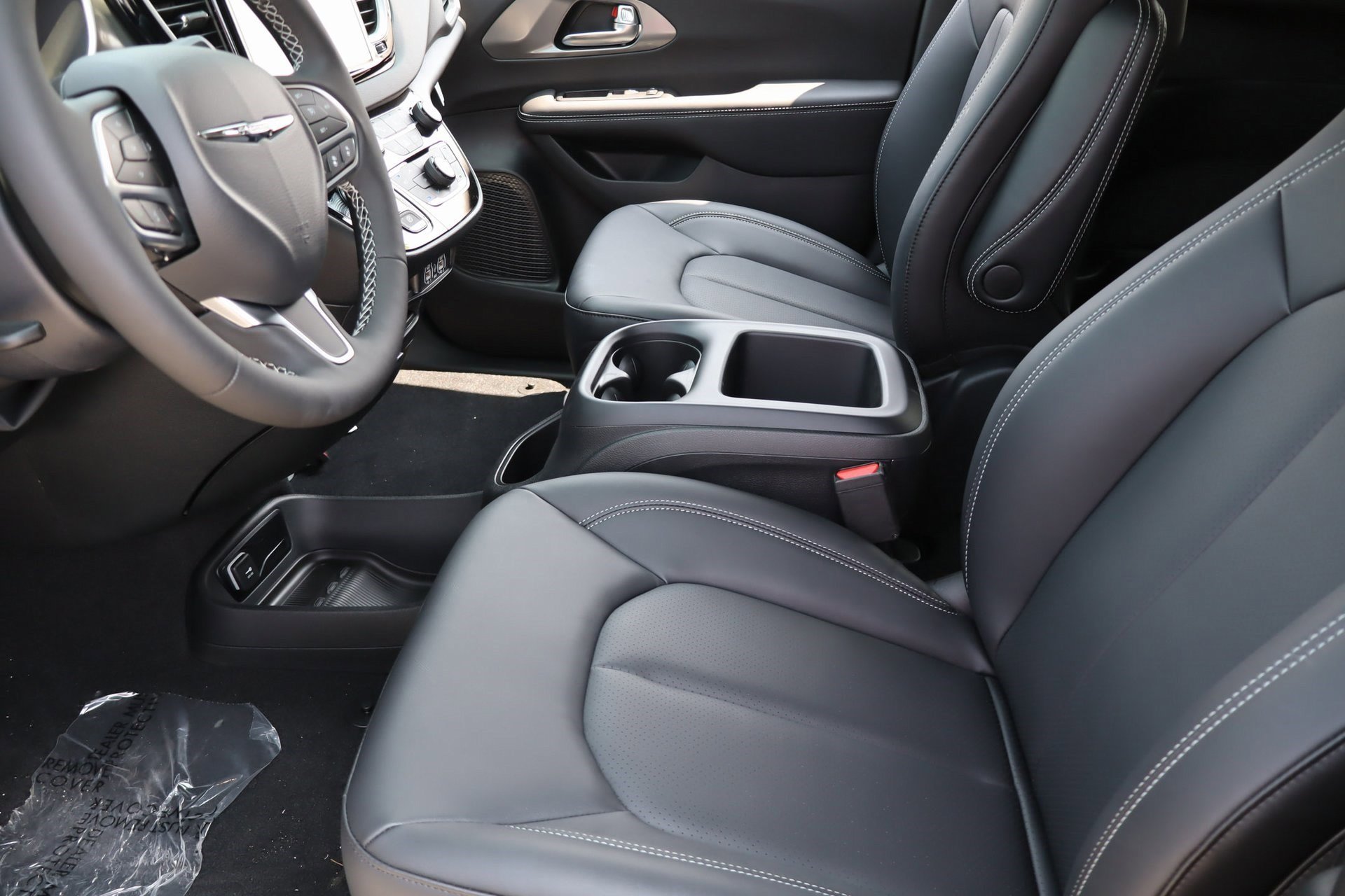 2025 Chrysler Voyager LX photo 18
