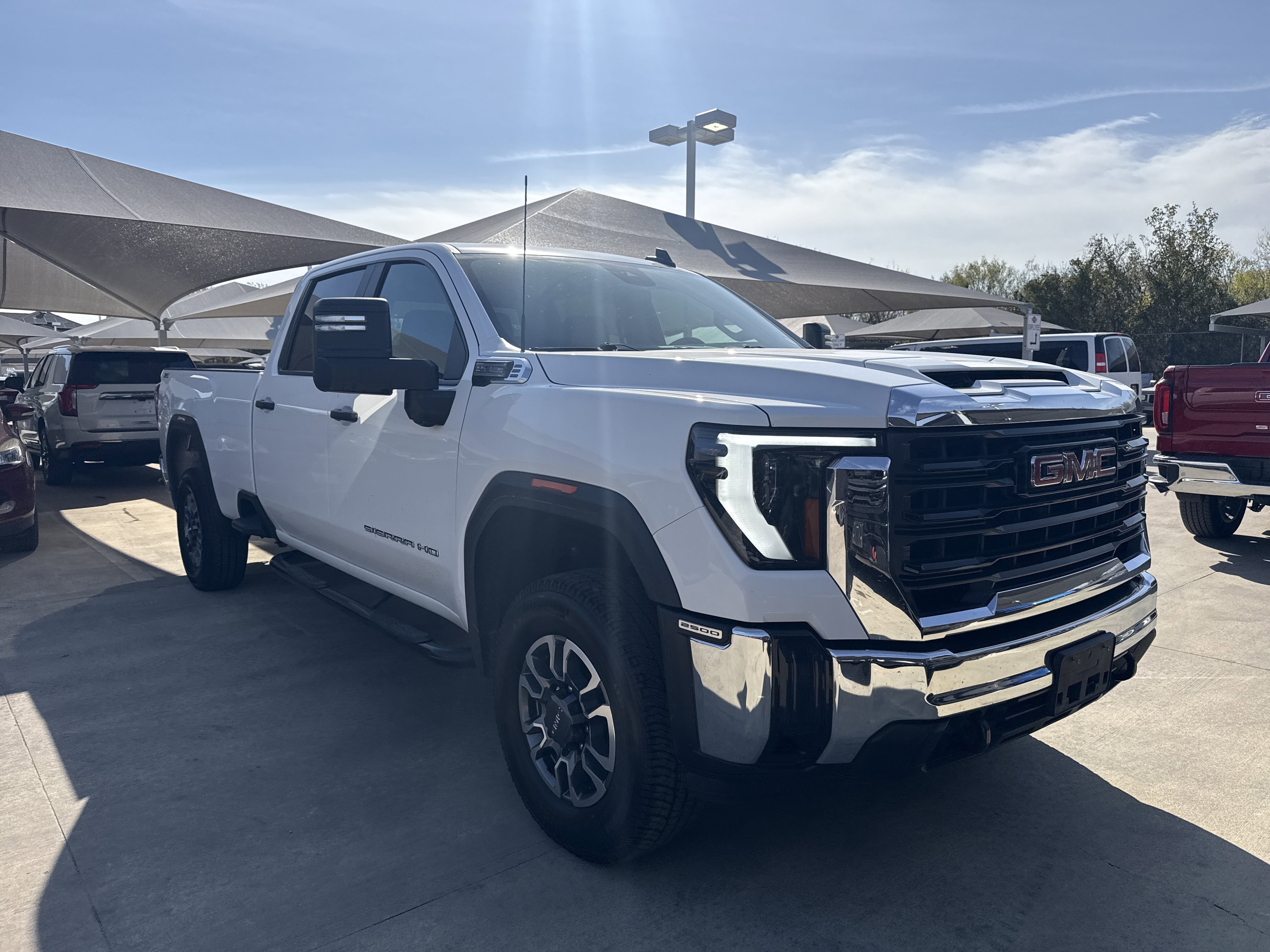 2024 GMC Sierra 2500HD Pro's photo