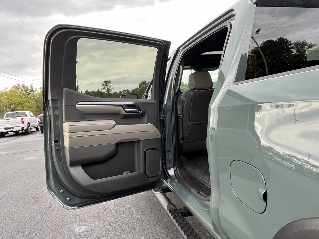 2026 Chevrolet Silverado ZR2 photo 3