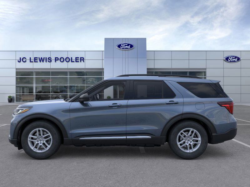 2025 Ford Explorer photo 2
