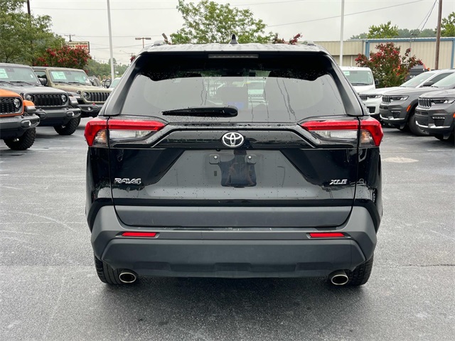2023 Toyota RAV4 XLE photo 3