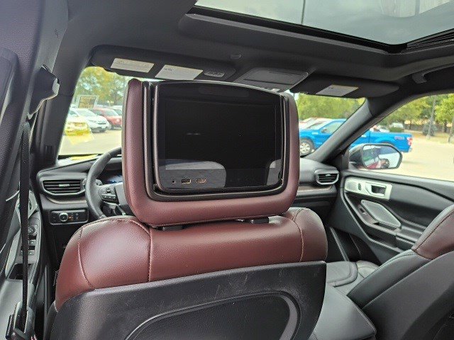 2020 Ford Explorer Platinum photo 16