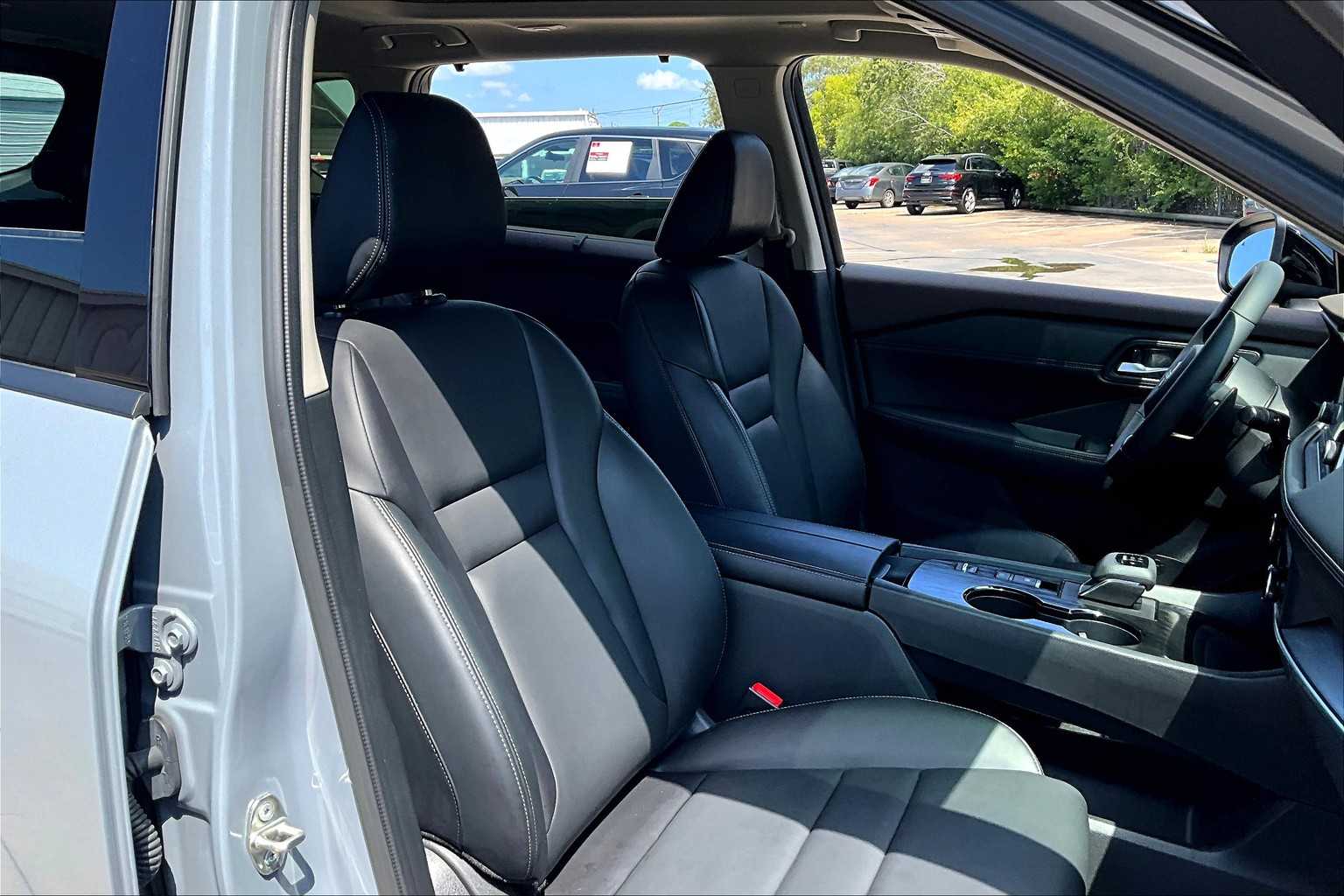 2023 Nissan Rogue SV photo 8