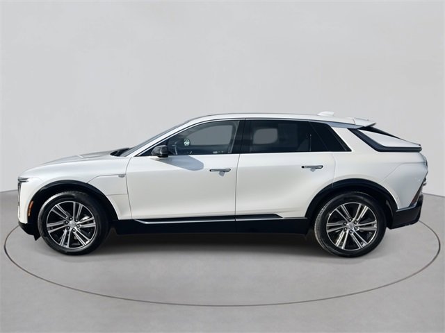 2024 Cadillac Lyriq Luxury photo 2