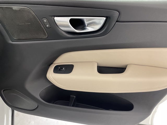2026 Volvo XC60 Plus photo 43