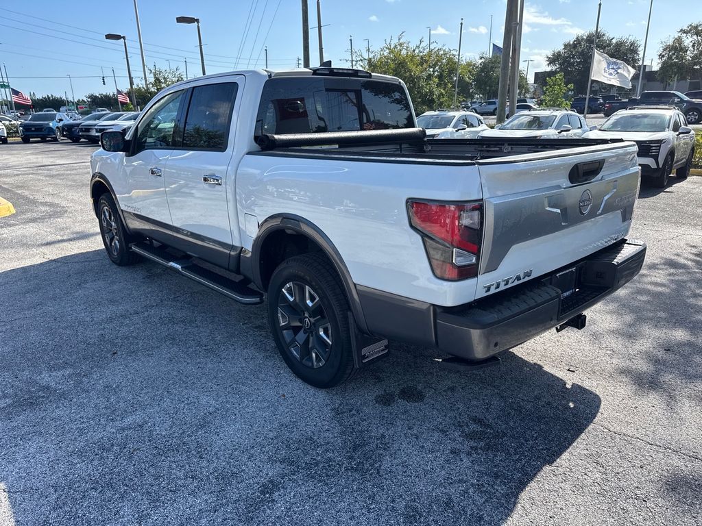 2024 Nissan Titan Platinum Reserve photo 9