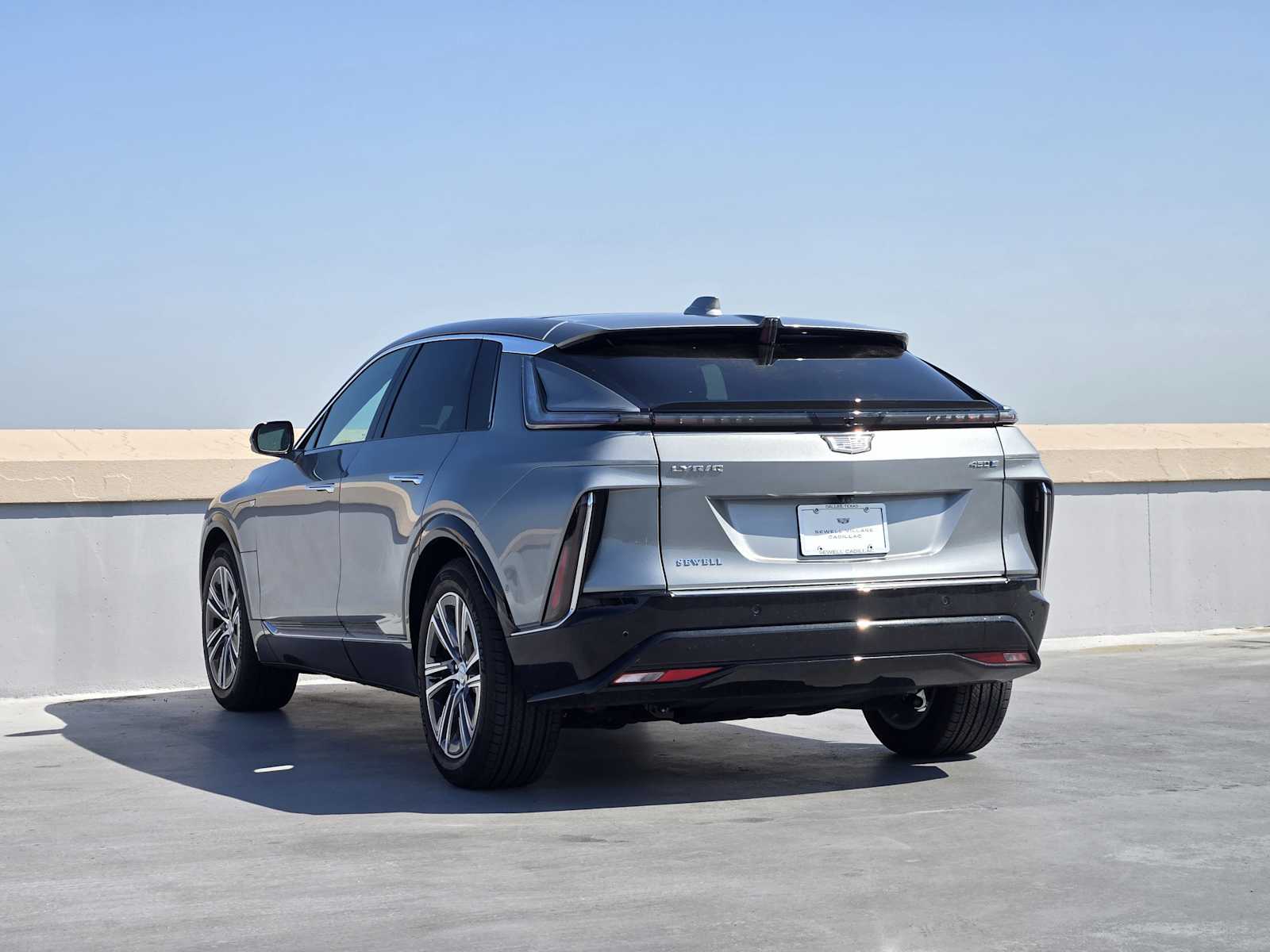 2025 Cadillac Lyriq Luxury photo 3