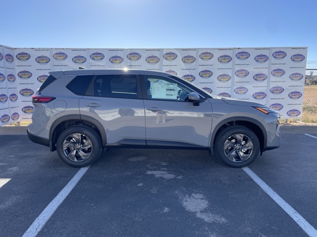 2026 Nissan Rogue SV's photo