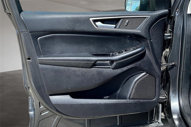 2020 Ford Edge SEL photo 22