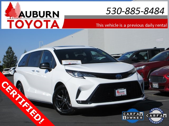 2025 Toyota Sienna XSE's photo