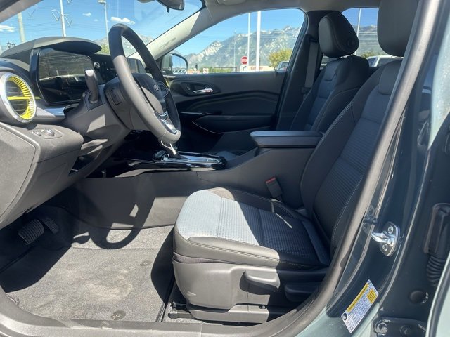 2025 Chevrolet Trax LT photo 21