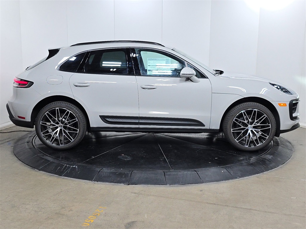 2026 Porsche Macan T photo 5
