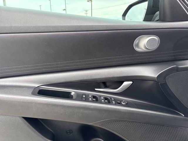 2021 Hyundai Elantra SEL photo 10