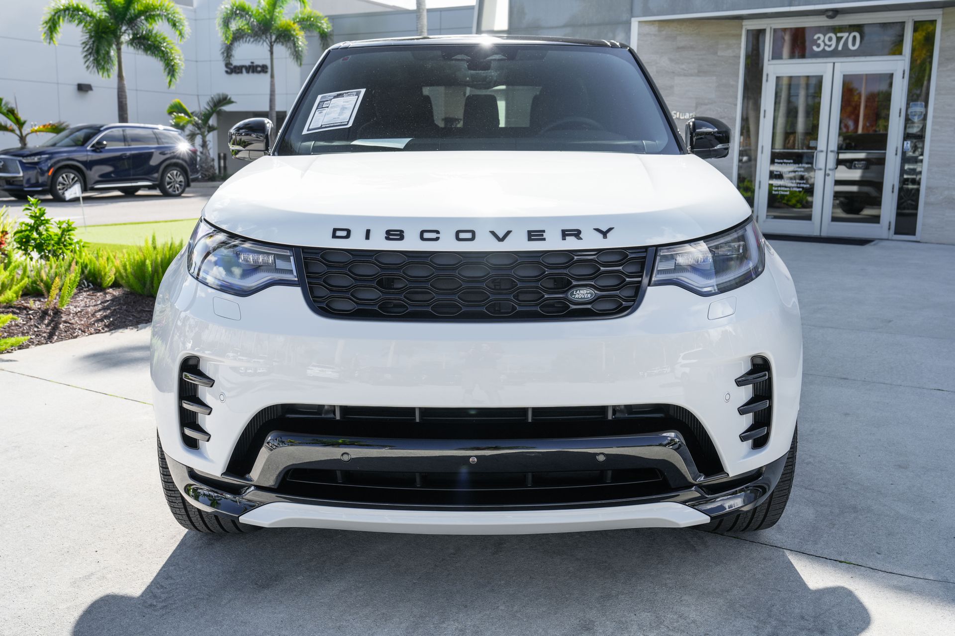 2024 Land Rover Discovery SE photo 3