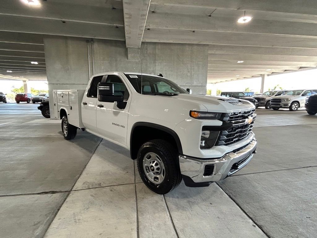 2024 Chevrolet Silverado 2500HD photo 2