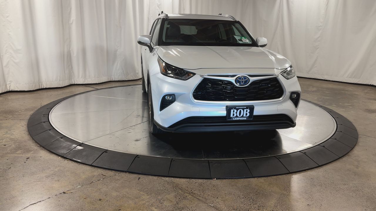 2023 Toyota Highlander Hybrid Bronze Edition photo 2