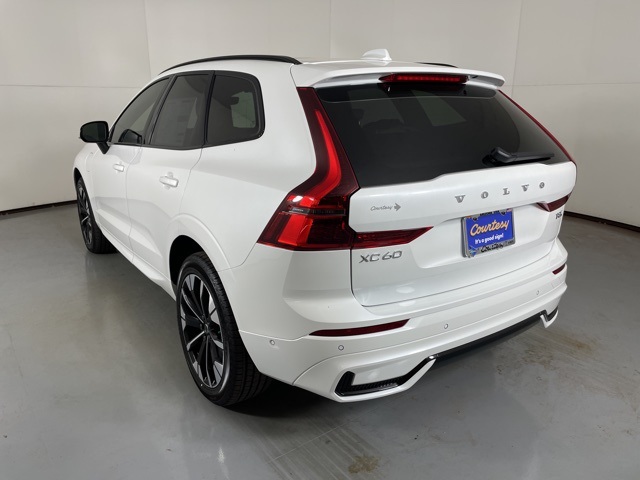 2026 Volvo XC60 Plus photo 6