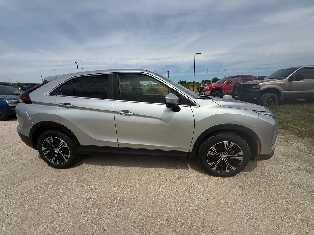 2022 Mitsubishi Eclipse Cross SE photo 4