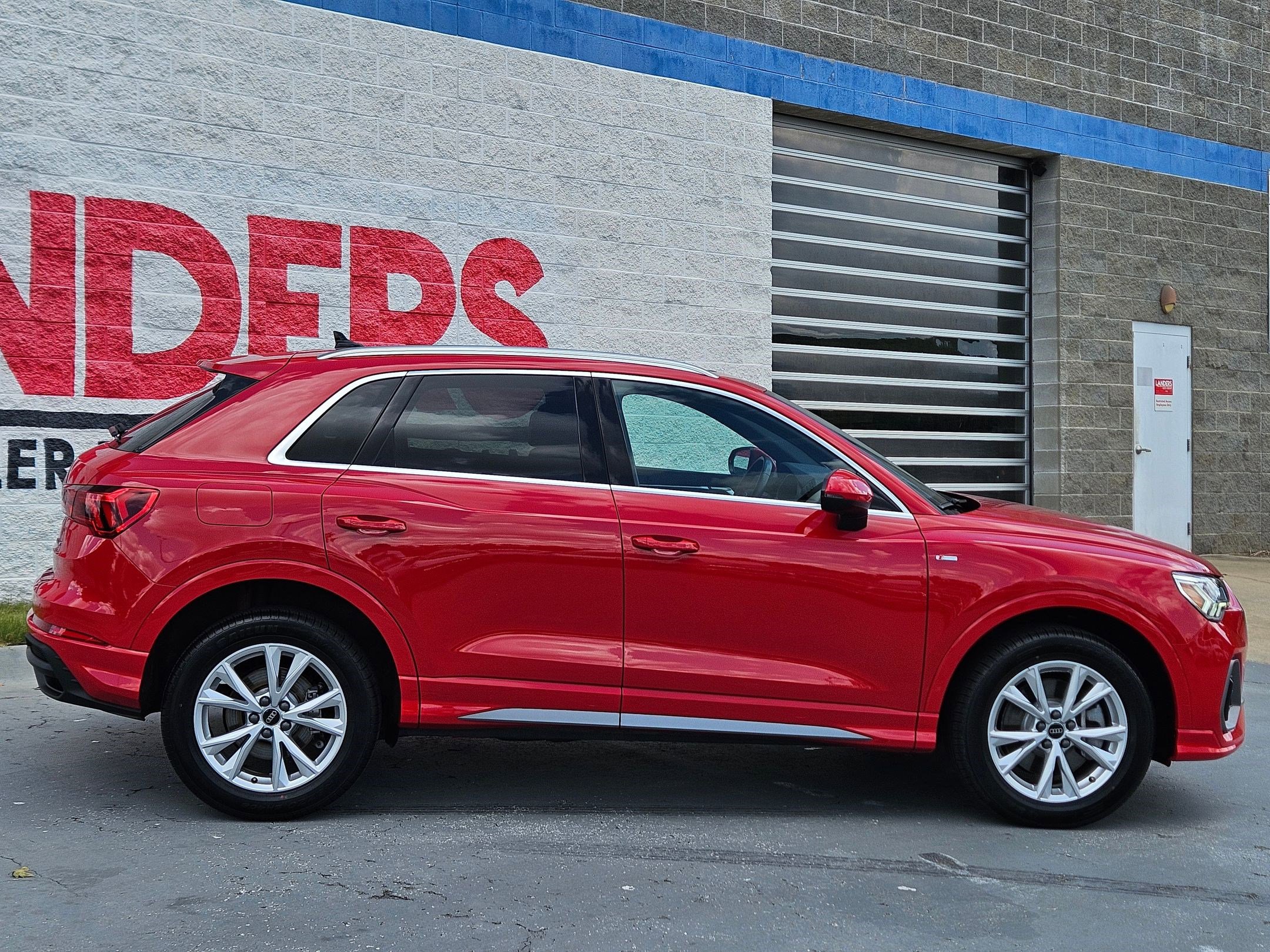 2024 Audi Q3 S line Premium photo 5