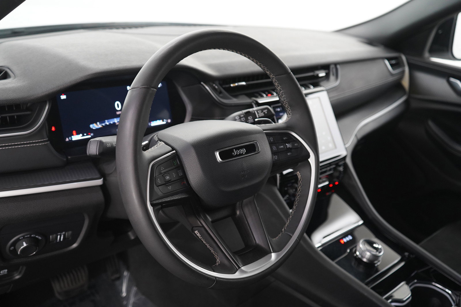 2023 Jeep Grand Cherokee Altitude photo 22