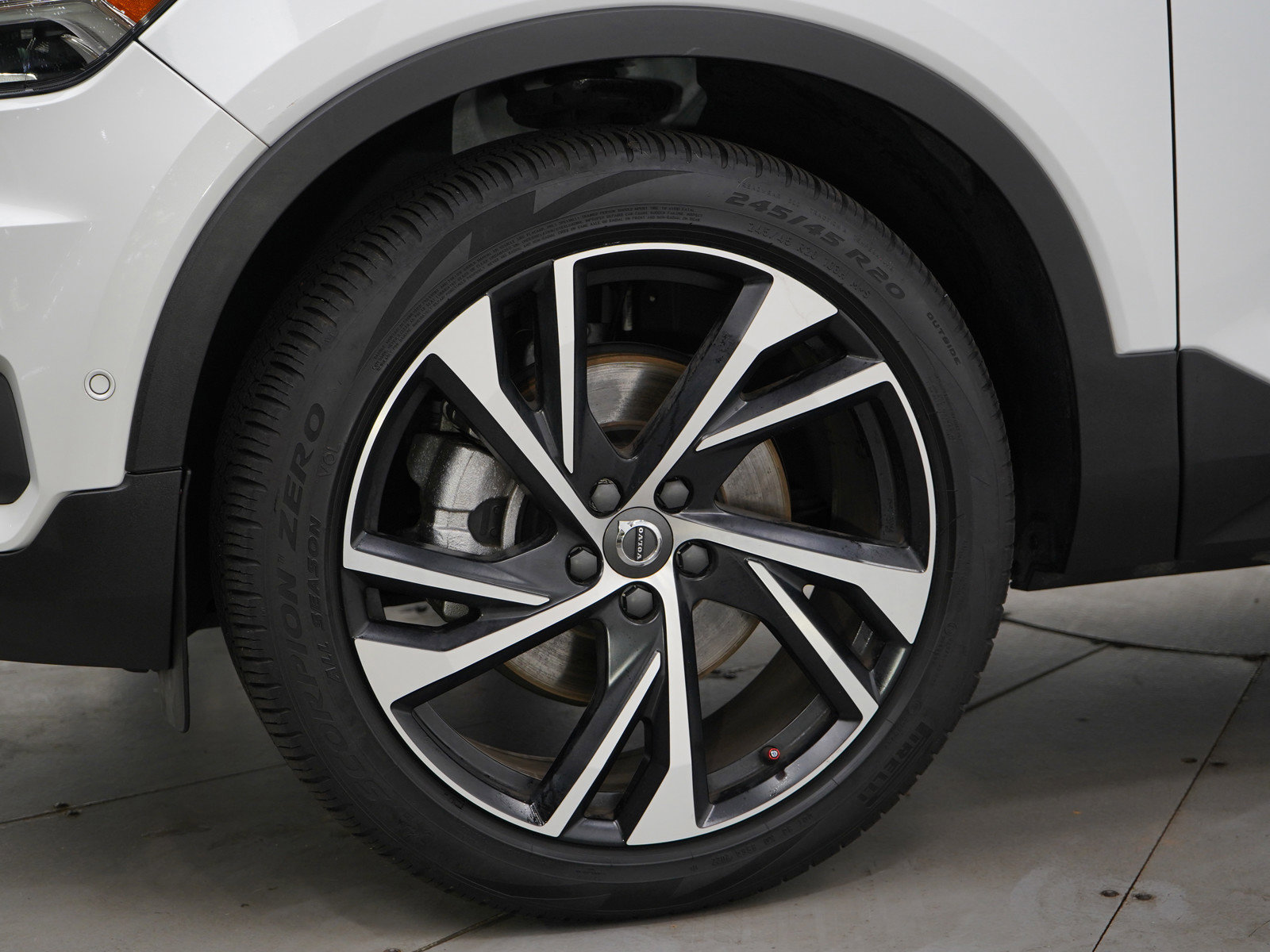 2019 Volvo XC40 R-Design photo 25