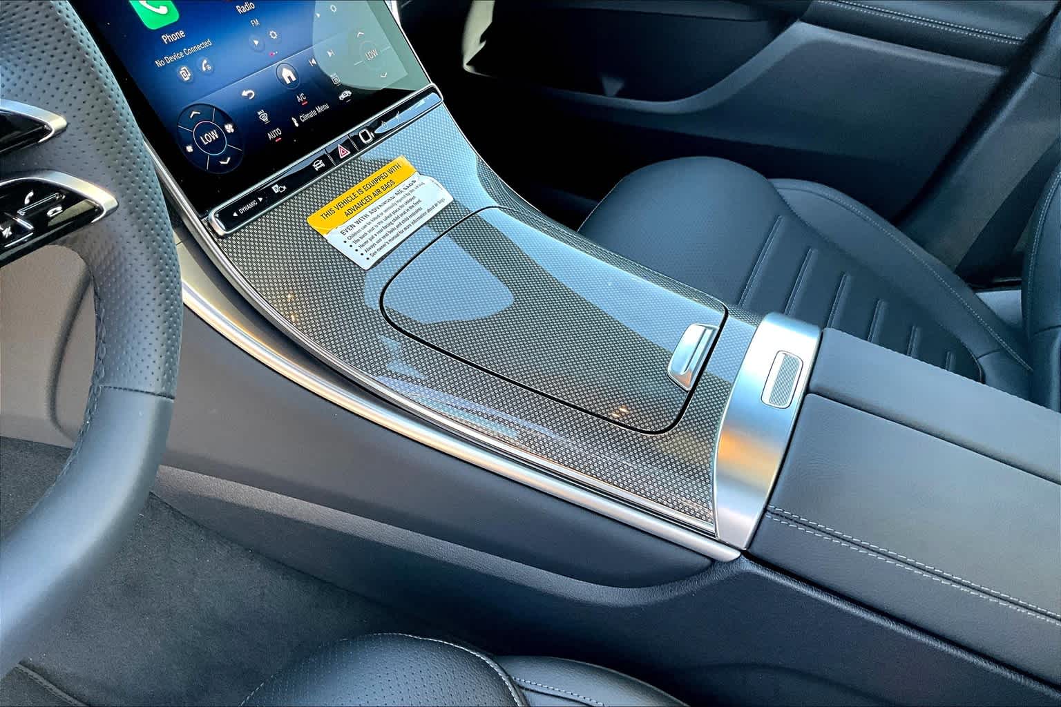 2025 Mercedes Benz GLC 300 photo 8