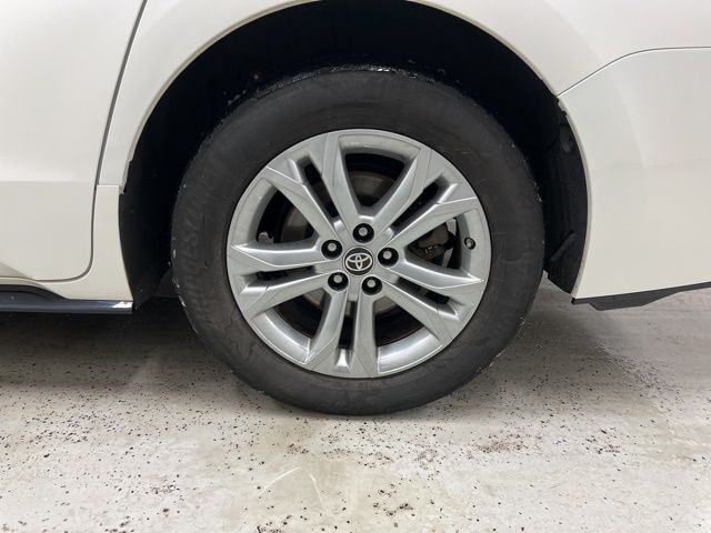 2021 Toyota Sienna Platinum photo 3