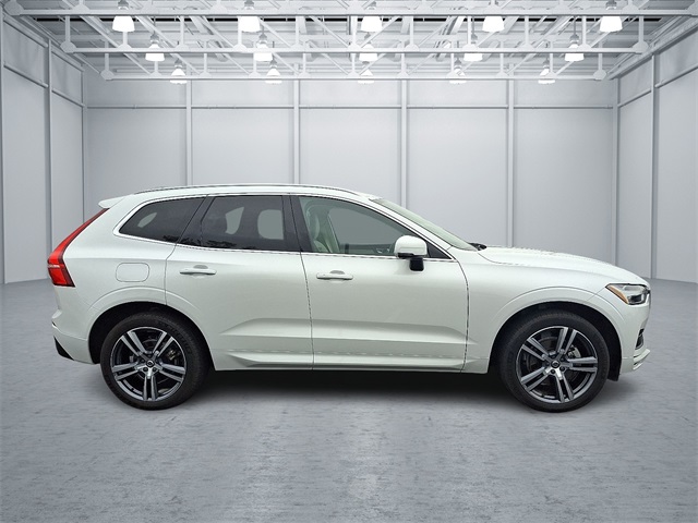 2021 Volvo XC60 T5 Momentum photo 4