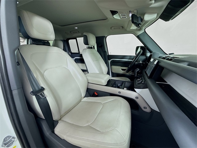 2023 Land Rover Defender 130 First Edition photo 28