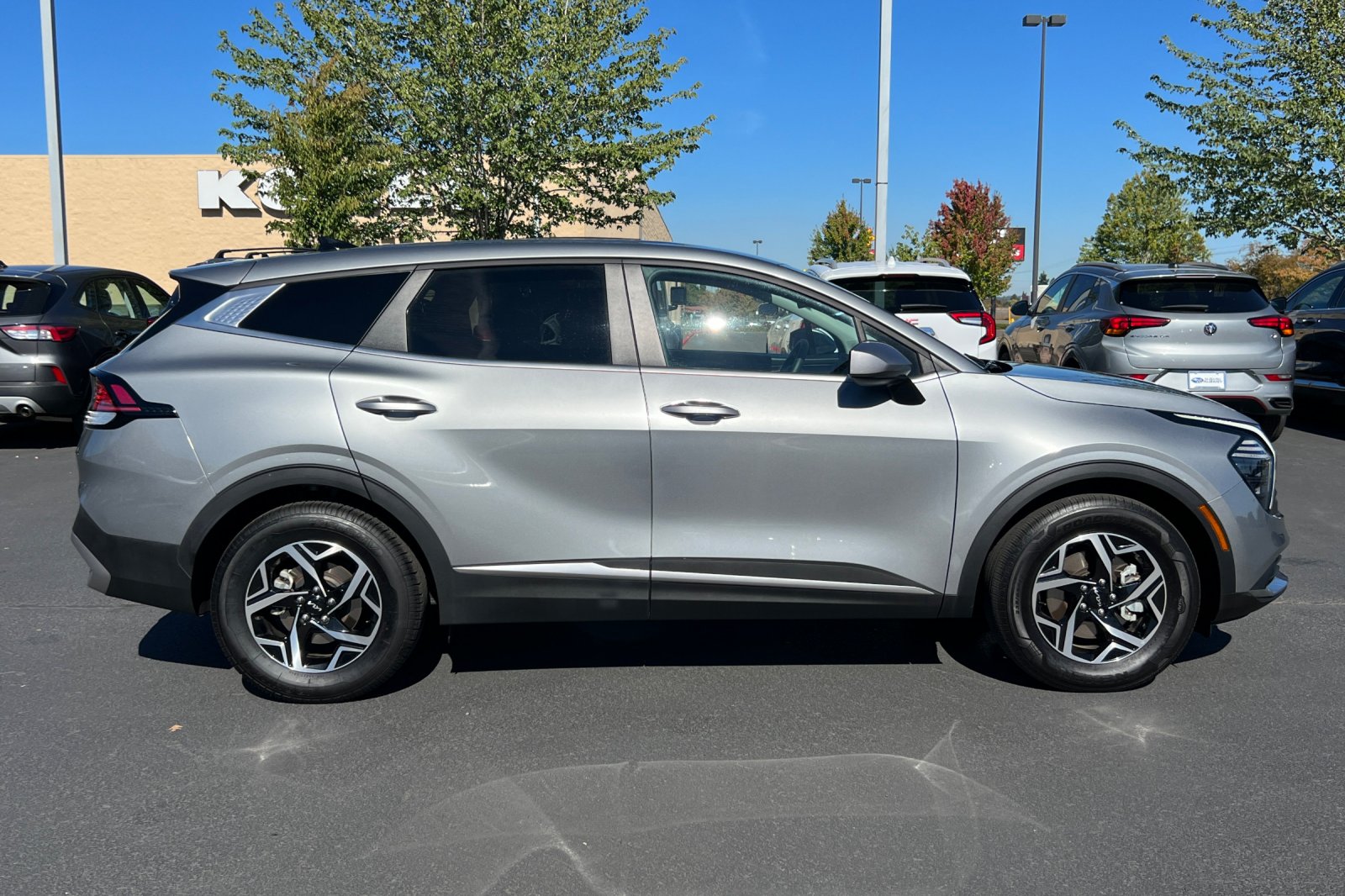 2024 Kia Sportage LX photo 3