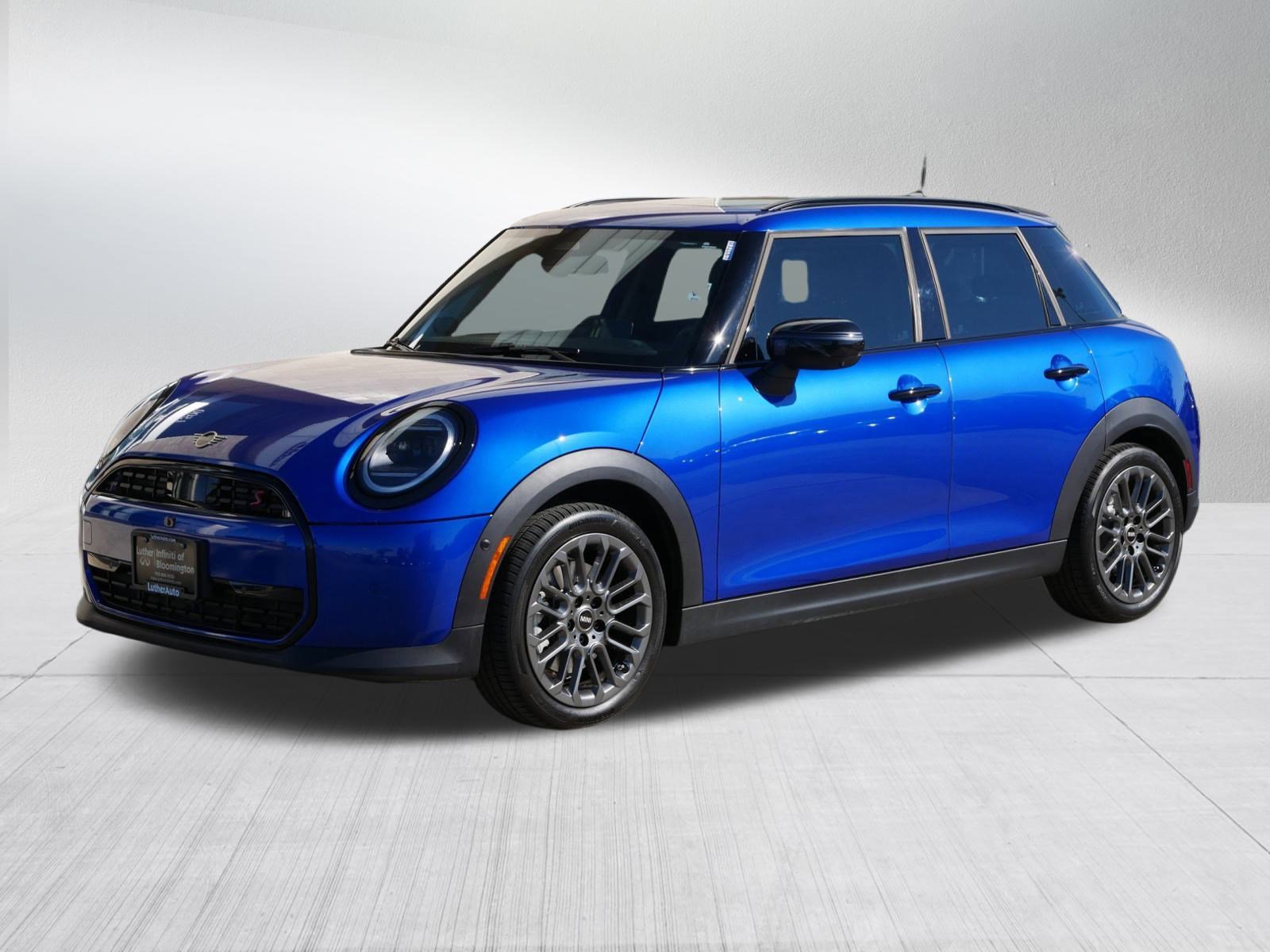 2025 Mini Cooper 4 Door Hardtop S Iconic photo 3