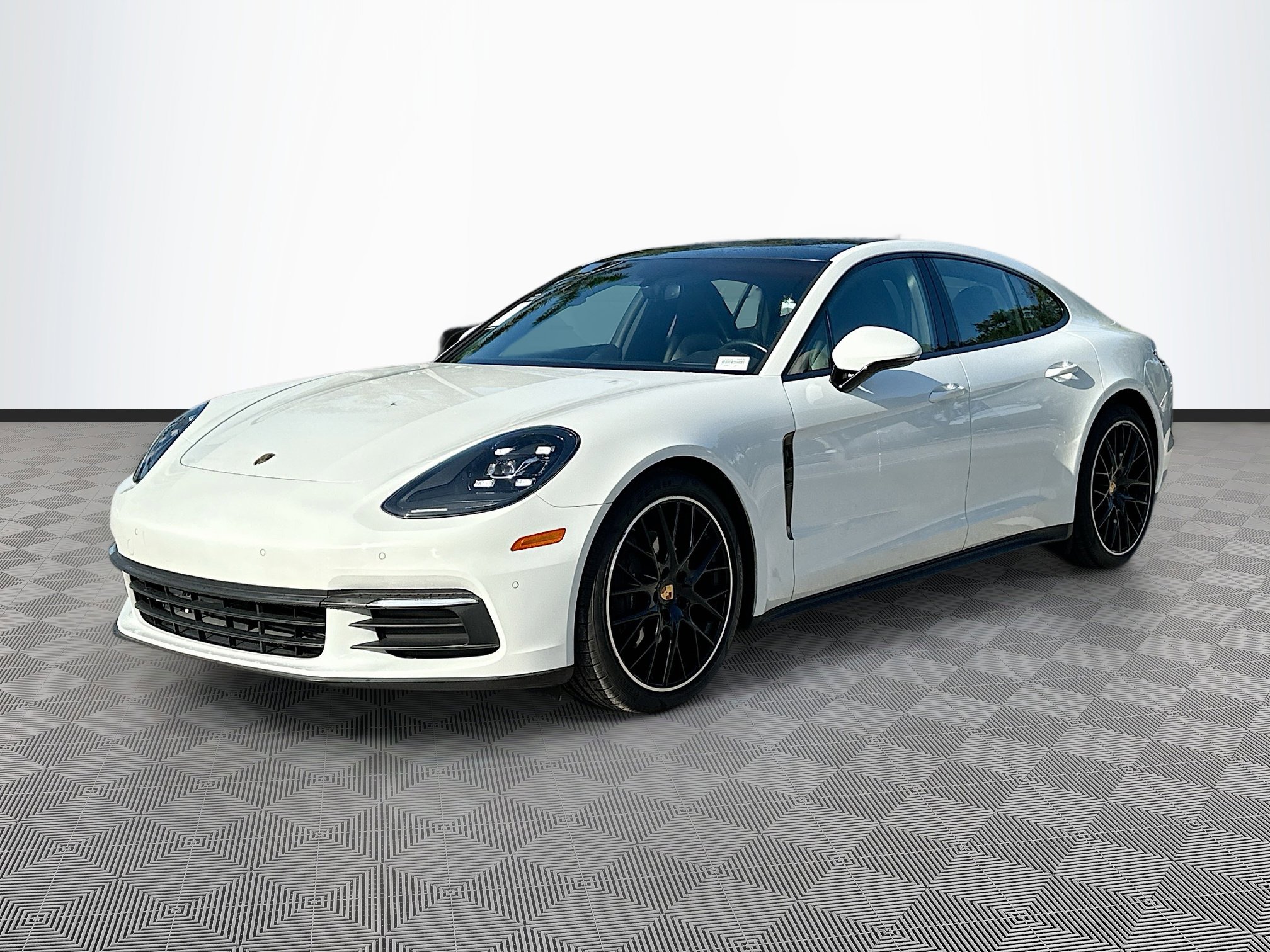 2020 Porsche Panamera 4 photo 3